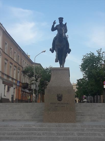 2019.06.15 - Kielce - 007 - Pomnik marszałka Józefa Piłsudskiego.jpg